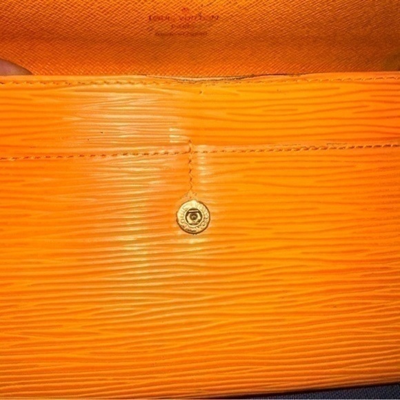 Louis Vuitton Monogram Canvas Sarah Wallet. Orange. - Picture 14 of 16